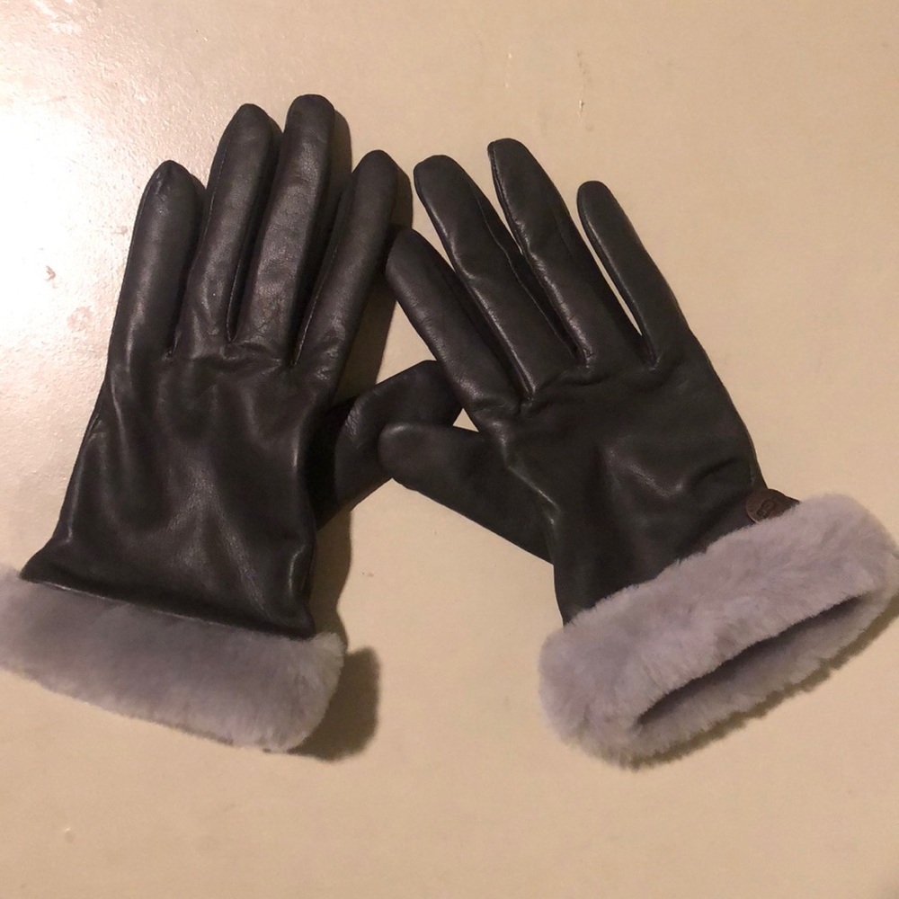 Brown Ugg gloves. Kids size medium